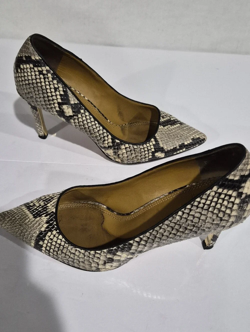 Tory Burch Black and Cream Snake-Print Pointed Toe Pumps 8.5M